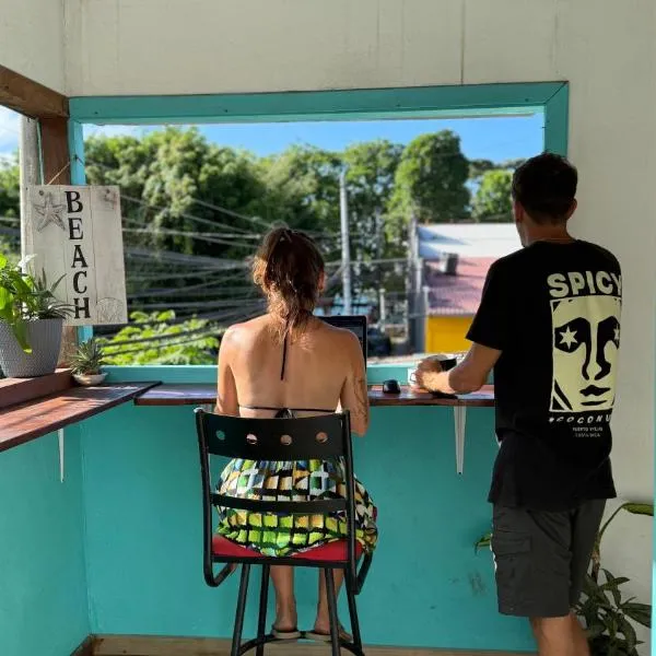 Soul Rebel Hostel, hotel in Puerto Viejo