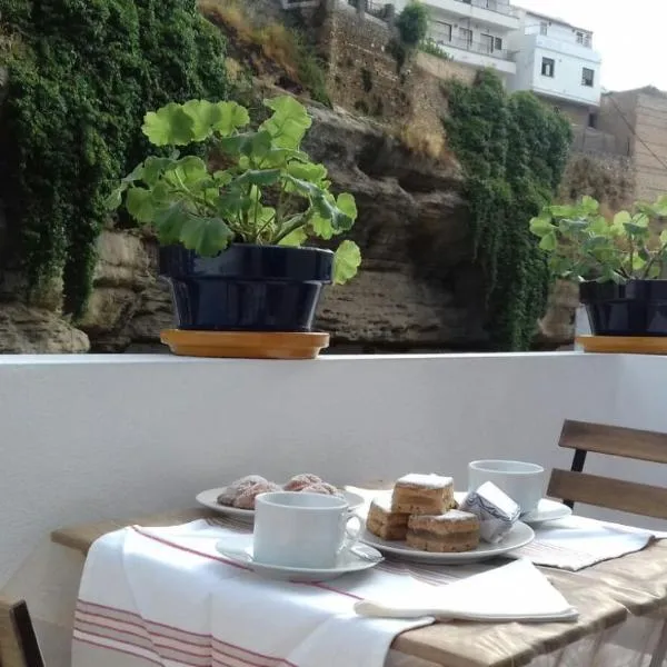 Casa Bajo la Roca, hotel v destinácii Setenil