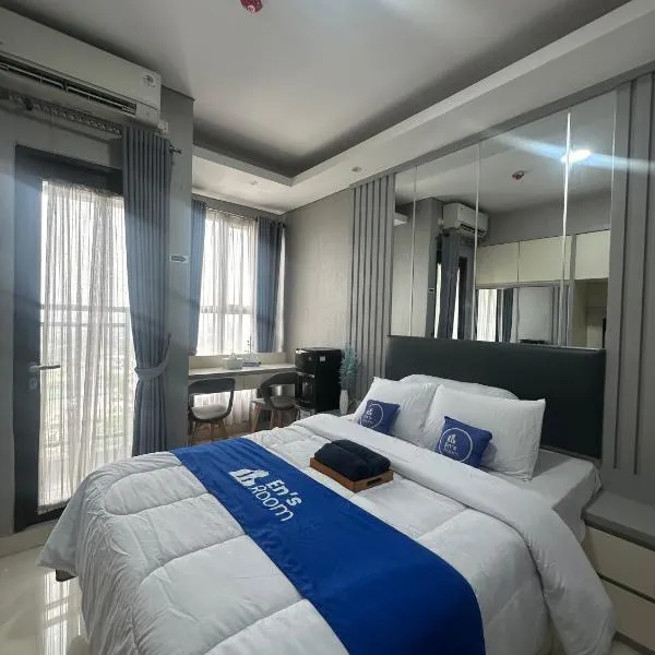 Apartement Transpark Bintaro By Ensroom, מלון בPeladen