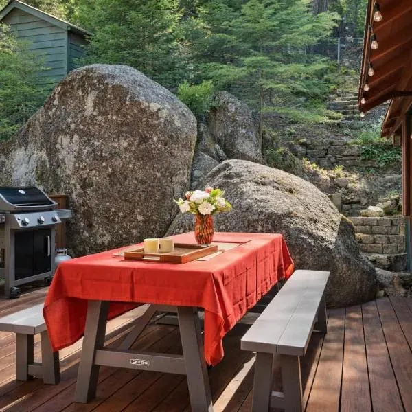 Lewis Creek cabin near Yosemite king beds، فندق في أواخورست