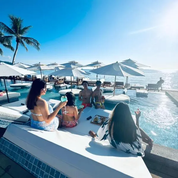 Miracle Beach Club Resort With Luxury Sunbeds include Free credit for redeemable food & drinks, hotel en Trat