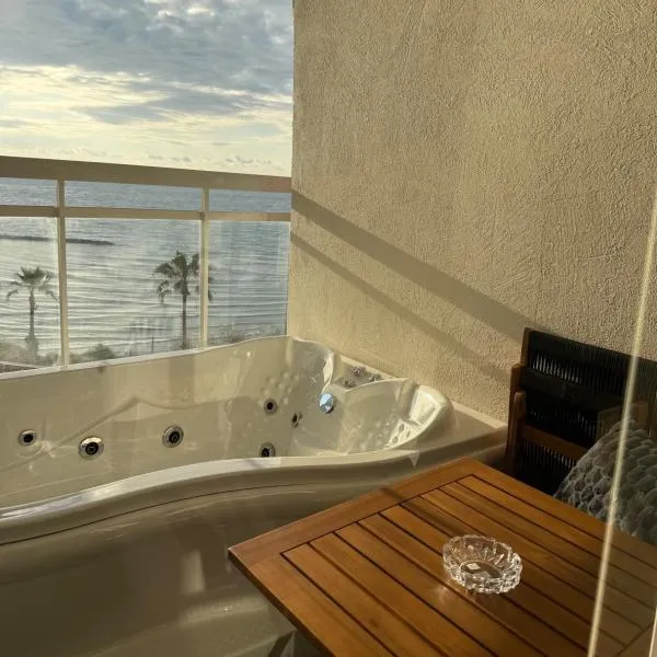 קו המים-Waterline Seafront Suites – hotel w mieście Netanja