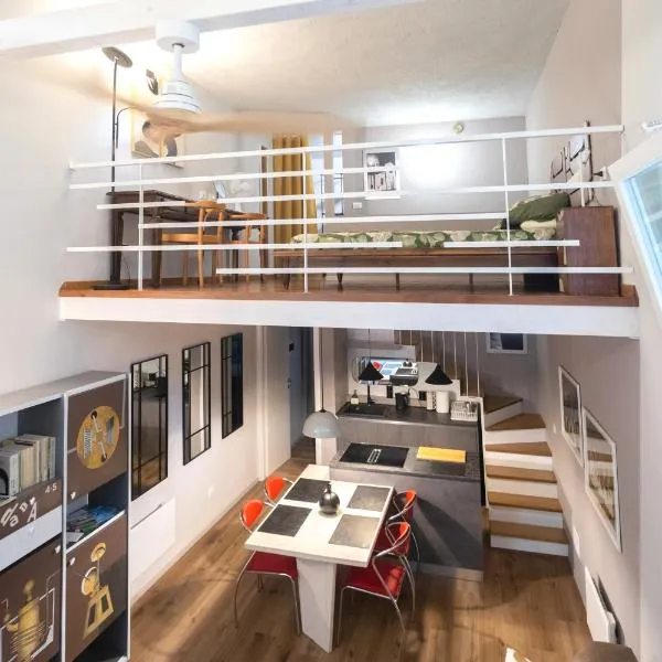 Casa degli Specchi- Duplex in city center, hotel en Arona