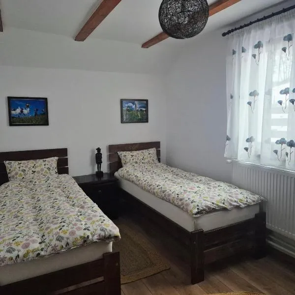 New and comfortable two bedroom house, hotel a Garana
