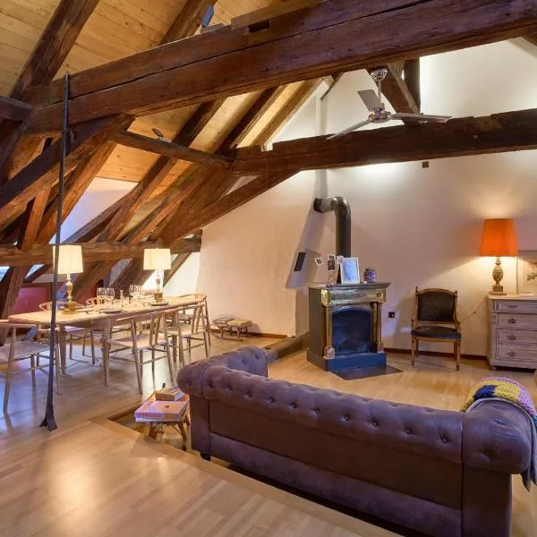 Historic Apartment Cathedral View in the Heart of Bern 4th Floor - no Lift，伯恩的飯店