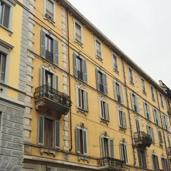 Hotel Arno, готель у місті Чезано-Босконе