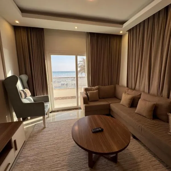 Taqah Beach Front Apartment，Ţāqah的飯店