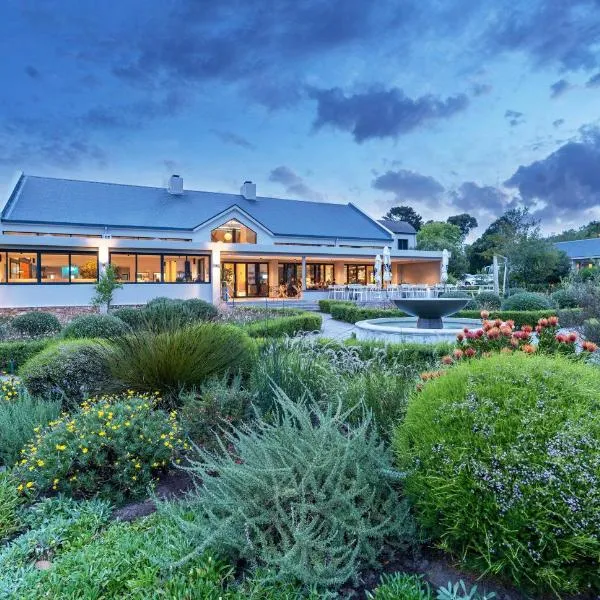 Knysna Hollow Country Estate، فندق في كنيسنا