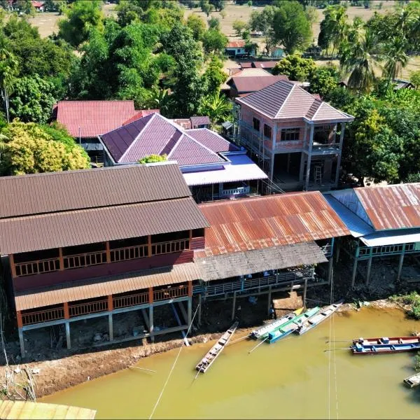 DONDET Suns down 1 Guesthouses riversides view, ξενοδοχείο σε Ban Donsôm Tai