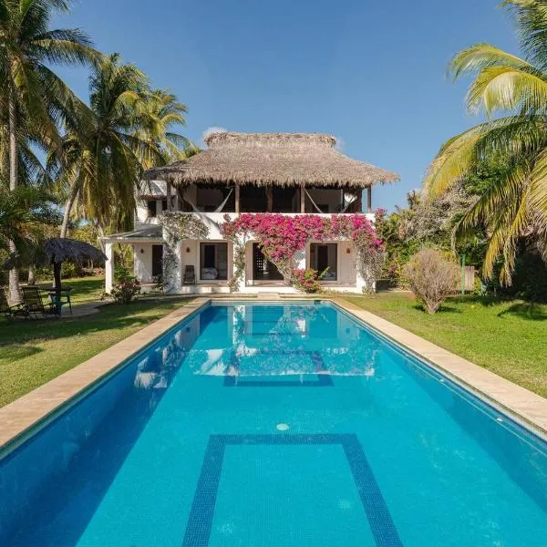 Casa Maya private villa on the beach, ξενοδοχείο σε Puerto Escondido