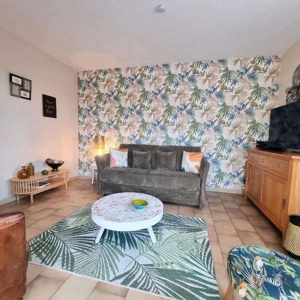 Spacieux T2, emplacement idéal et parking privé، فندق في ازيس