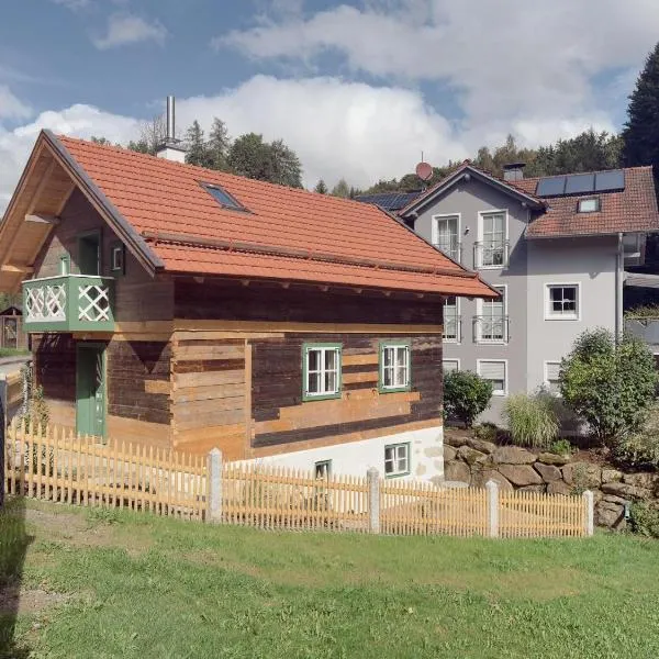 Altes Zollhaus โรงแรมในNeukirchen