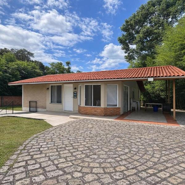 Casa com Piscina em Chácara - Santa Felicidade