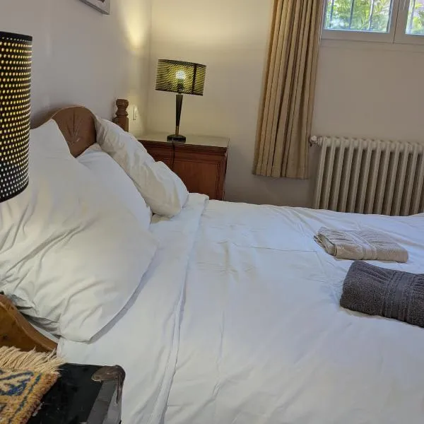 Grand appartement, 2 chambres et jardin, hotell sihtkohas Nîmes