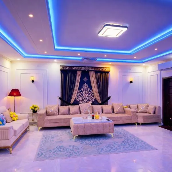 Luxury Farmhouse Just 1 km away from Airport, hotel Iszlámábádban