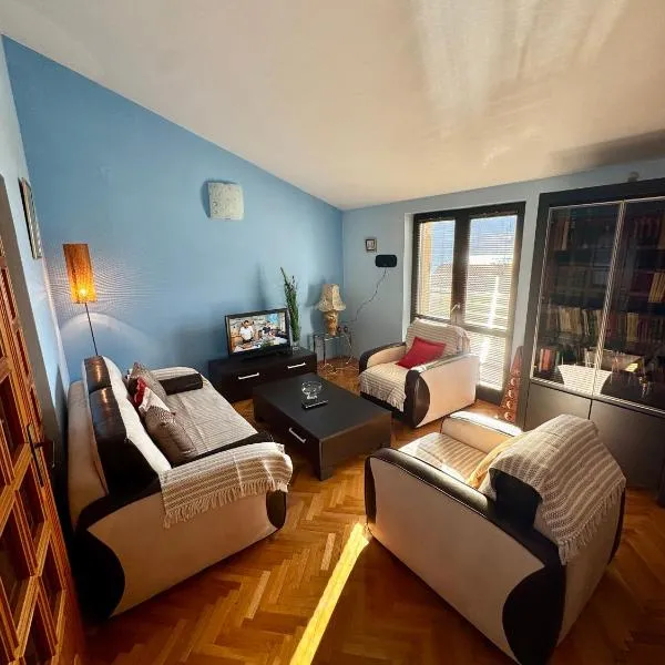 Apartment Magdalena: Dobrota şehrinde bir otel