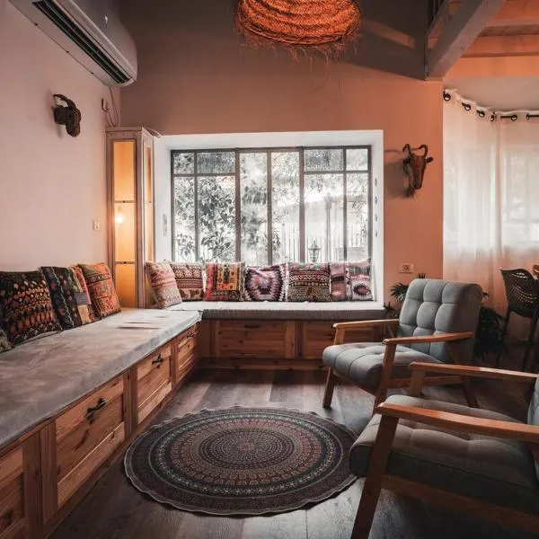 וילה בקיבוץ דפנה - אירוח וטיולים בלב טבע פראי, hotel en Dafna