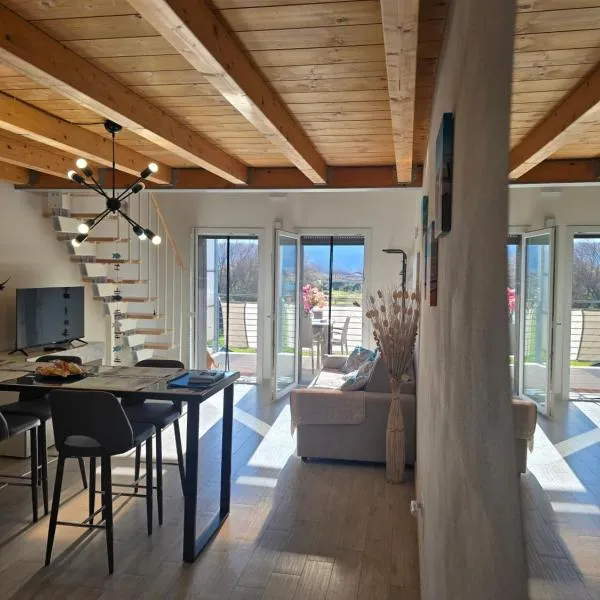 marinella house 2, hotel u gradu Sarcana