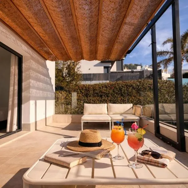 Luxury Villa Cala Montgó, Private Pool and Direct Beach Access, hotel v destinaci L'Escala