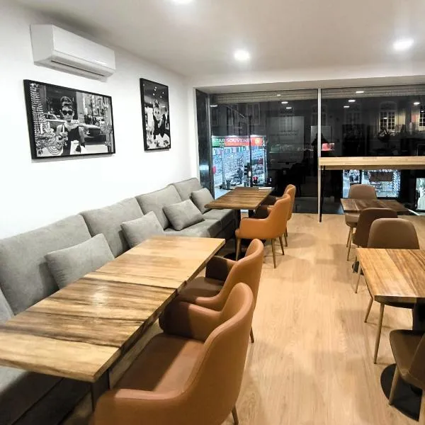 Clérigos Cinema Guesthouse, hotel u Portu