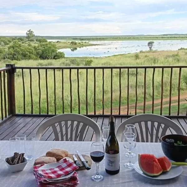 Vaalkop Dam Reserve Log Cabin, Self-Catering, Beestekraal, ξενοδοχείο σε Beestekraal