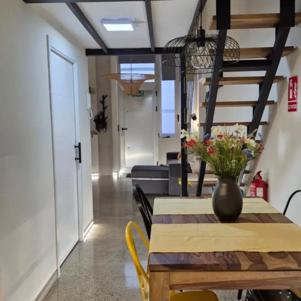 Valencia Ciudad Bajo Diseño Industrial hasta 6, wifi gratis, Hotel in Valencia