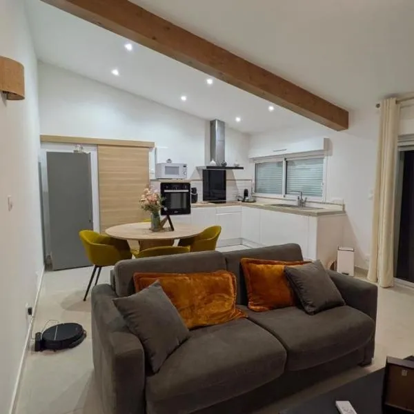 Chez Lucia petite maison a la campagne pour 4 pers ,parking prive, hotel em Istres