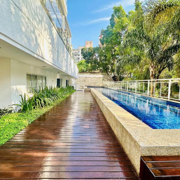 Perfeita localização | Acomoda 4 | Pisc + Vaga + Gym
