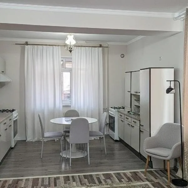 Krat, hotel in Osh