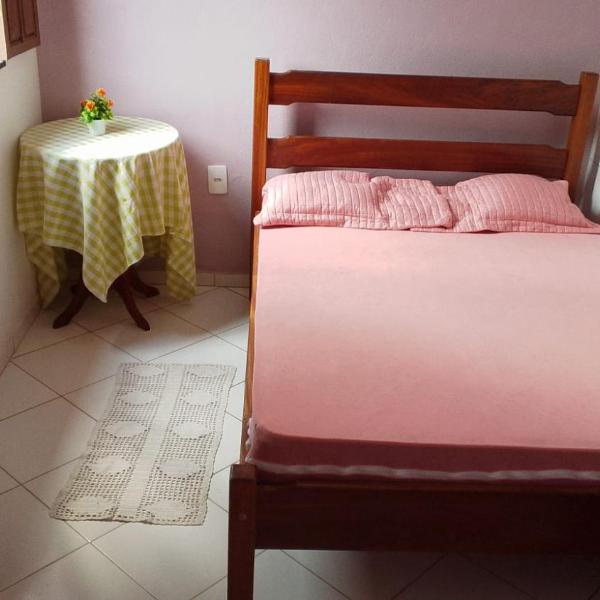 Casa Rosa da Ilha - Suíte Confortável com Ventilador e Jardim
