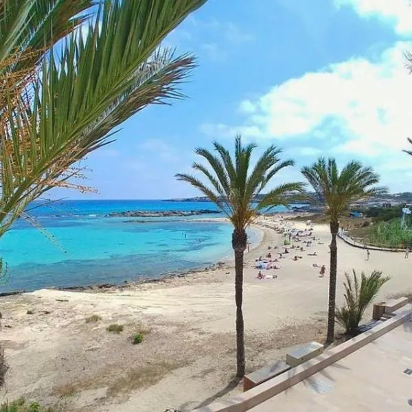 Apartamentos Cristina MIRADA II, Es Pujols-Playa: Es Pujols'ta bir otel