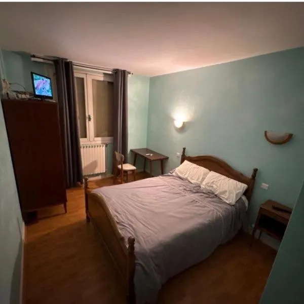 Hôtel café des cours, hotell i Cébazat