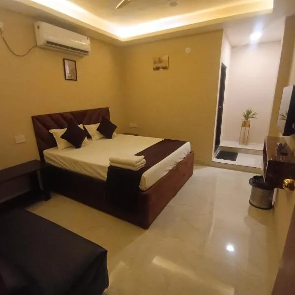 Hotel Venus Near Railway Station, Ghantaghar, hotel em Jabalpur