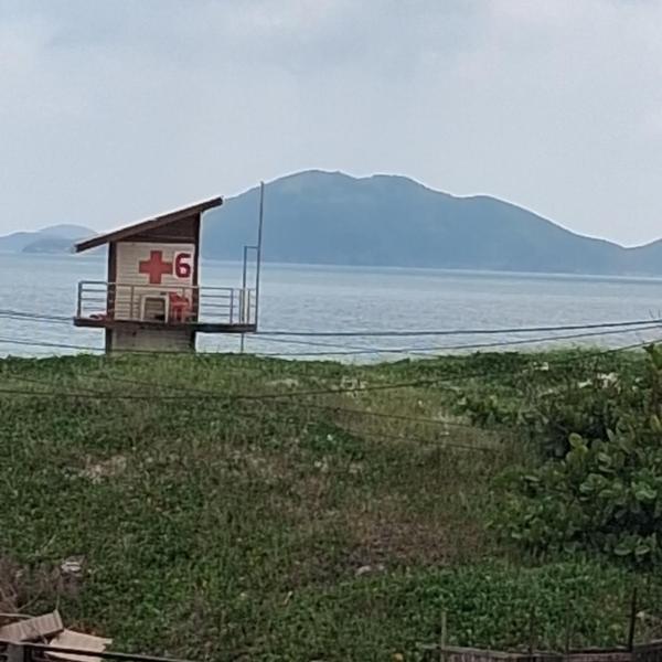 PÉ na areia