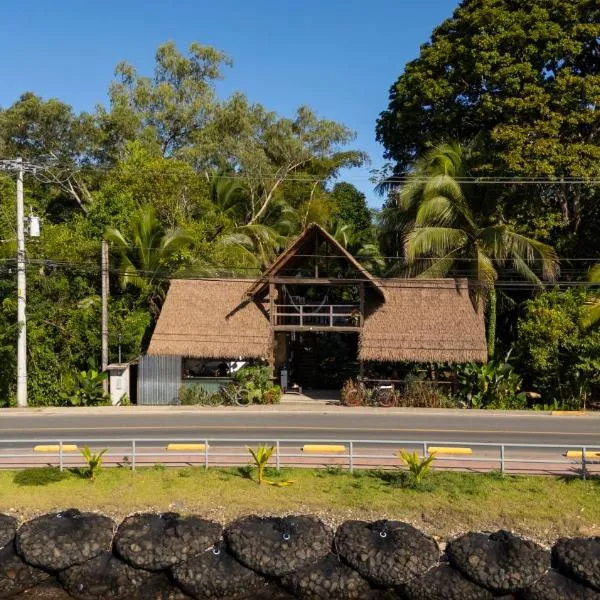 Somewhere، فندق في بوكاس تاون