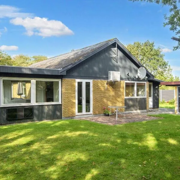 8 person holiday home in Skjern-By Traum, hotell i Skjern