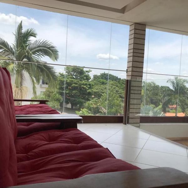 Casa de Vidro em Condomínio