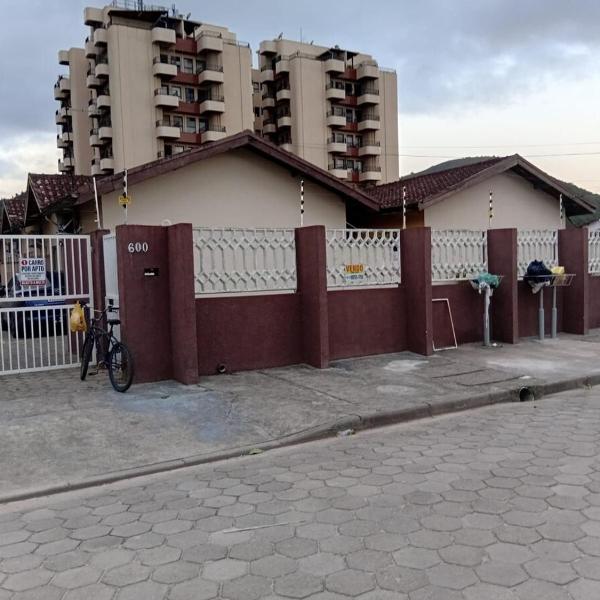 Condomínio Esmeralda, Casa 4 - 500 mts da praia