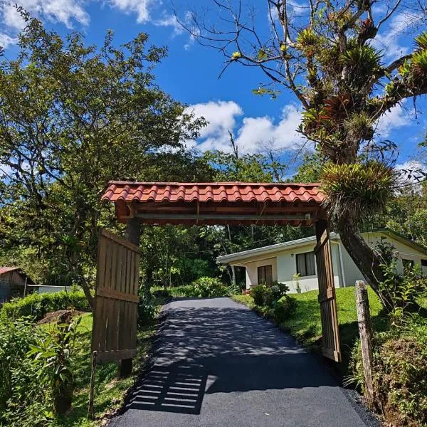 Alojamiento con lago privado en Bajos del Toro, hotel a Toro Amarillo