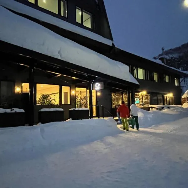Viesnīca Ski-in, Ski-out Iwatake Apartments pilsētā Hakuba