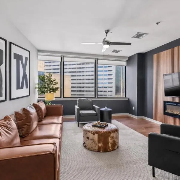 Luxury 17th Floor Downtown Dallas High-Rise with Free Parking, City Views, Pool & Gym, hotel v destinaci Dallas