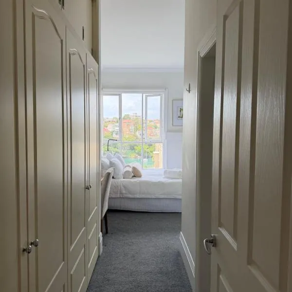 Neutral Bay Stunning Two Bedroom Apartment, hotell Sydneys