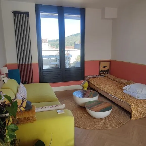 Rooftop 75 m2, appt 65 m2, 2 rooms, coeur Cahors, Hotel in Cahors