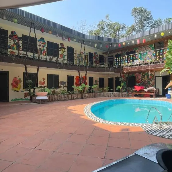 Catba Chilling House Pool & Bar, hotel i Cát Bà