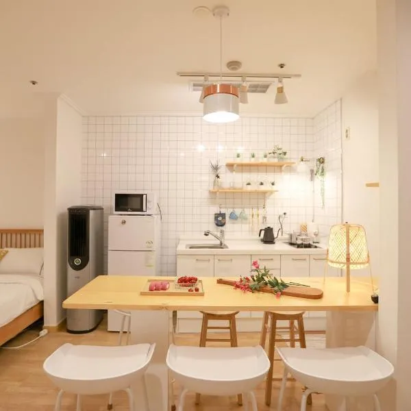 Lovely Room Hongik Univ Stn vol 24, hotelli Soulissa