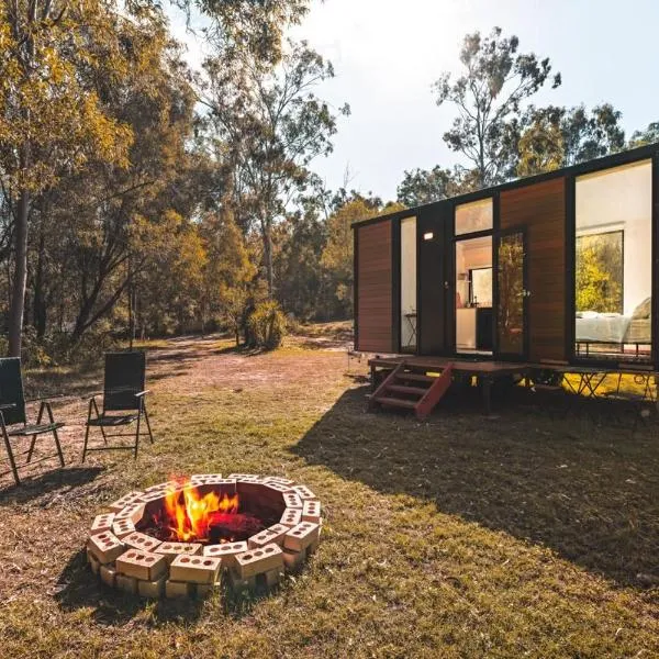 Mirror Reflections by Tiny Away, Hotel in Tamborine