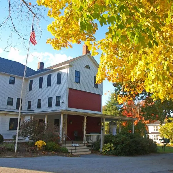 Woodbound Inn, hotel di Gardner