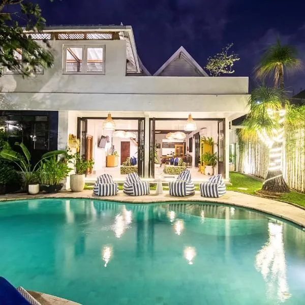 Monroe 3BR Luxury Villa Seminyak with Concierge Netflix Private Pool 900m to Beach, hotel v destinaci Seminyak