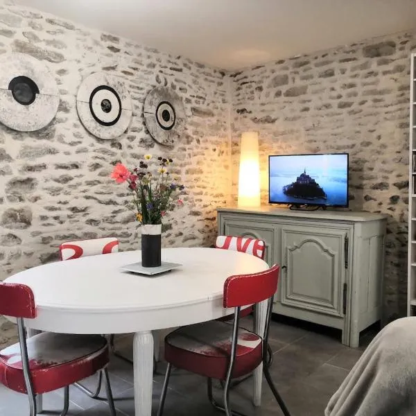Small house near Mont St Michel، فندق في Tanis