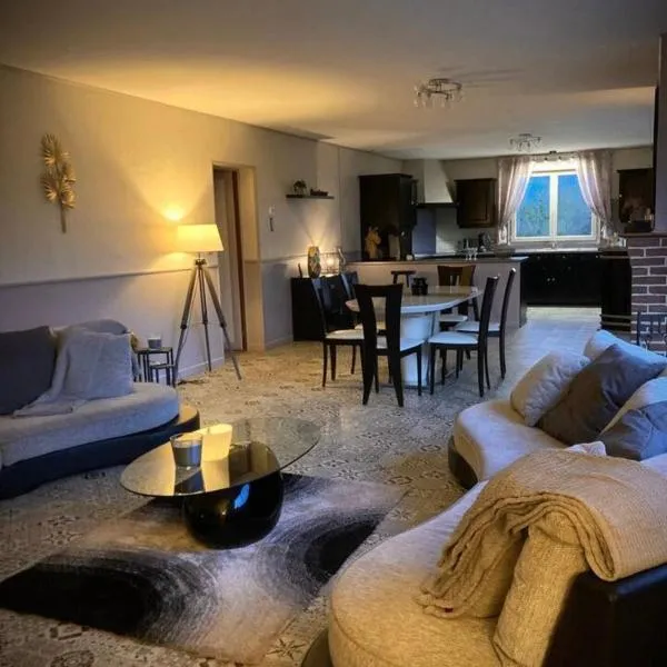 Gîte familiale au cœur d un centre équestre: Haudricourt şehrinde bir otel